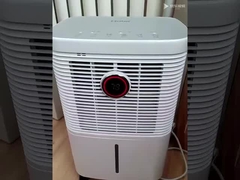 220V Dehumidifier Rumah Kecil Dengan Kapasitas 2,2L R134a Pendingin
